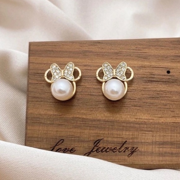Classic Minnie Mouse Pearl